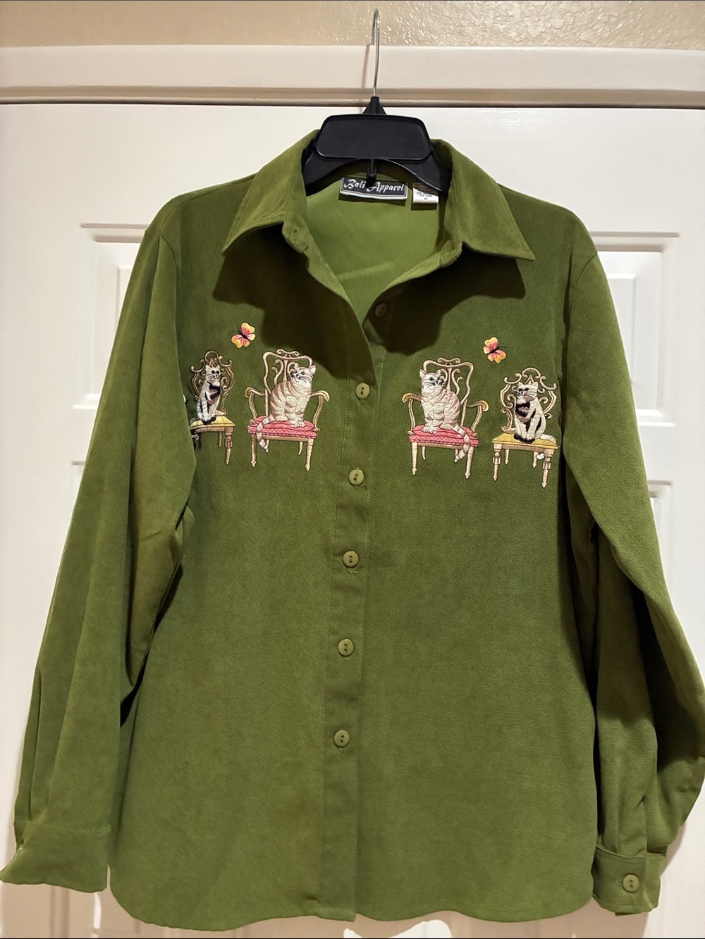 Bali Apparel green Embroidered Cat Button-Up Shirt